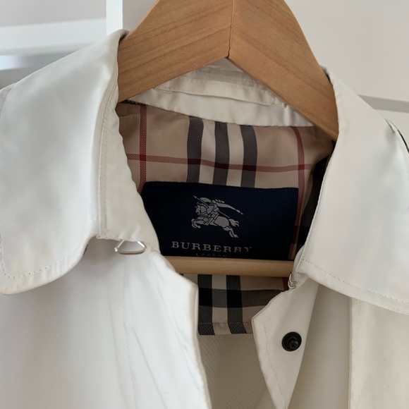 Burberry Short White Trench Coat - Picture 2 of 7